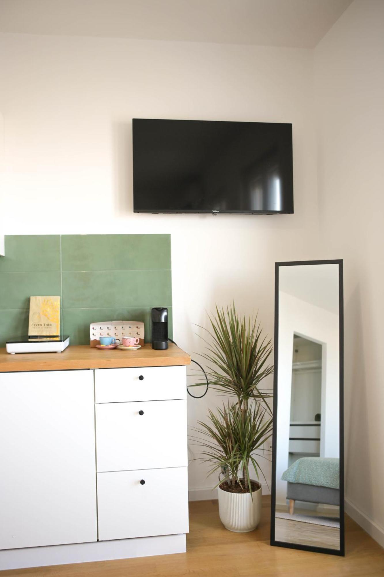 Kiki'S Sea View Studio Split Room photo