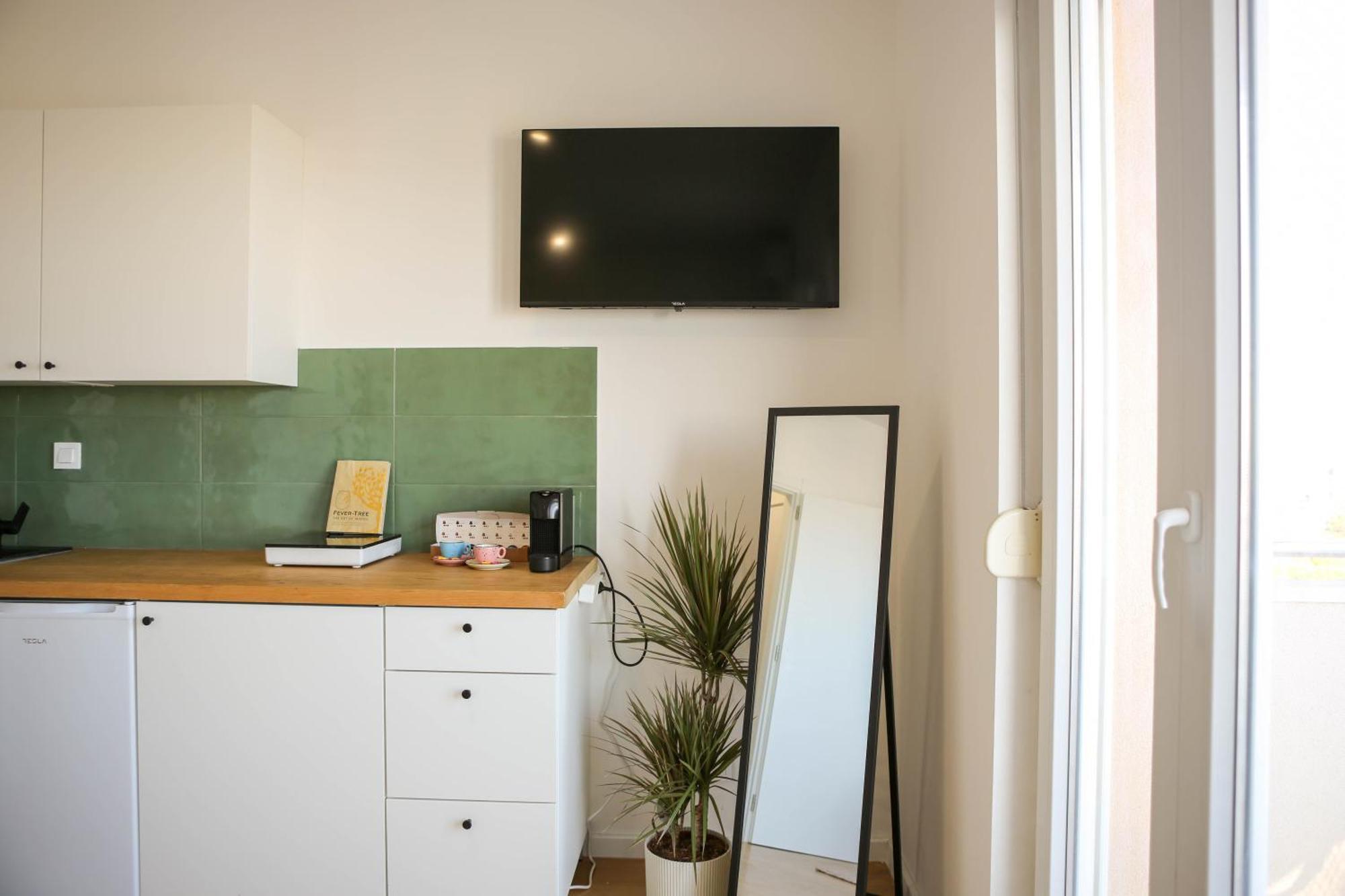Kiki'S Sea View Studio Split Room photo